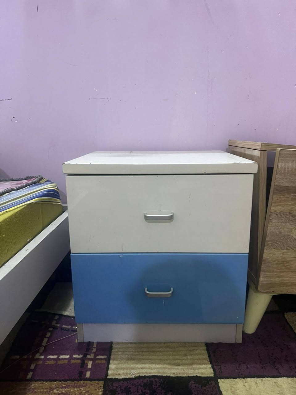 غرفه نوم مستعمل نظيفه جدا متكونه من سرير وميز صغير وكنتور ٣ابواب ميز مرايه مكتب دراسي تعلاكه شكل قلم والسعر ٣٠٠ الف فقط


**إذا كنت صاحب هذا الإعلان وتريد حذفه لأي سبب، رجاءا أرسل رسالة إلى الدعم الفني**