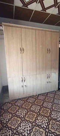 كنتور للبيع مع سرير نفر واحد لاتصال على رقم 07736984326