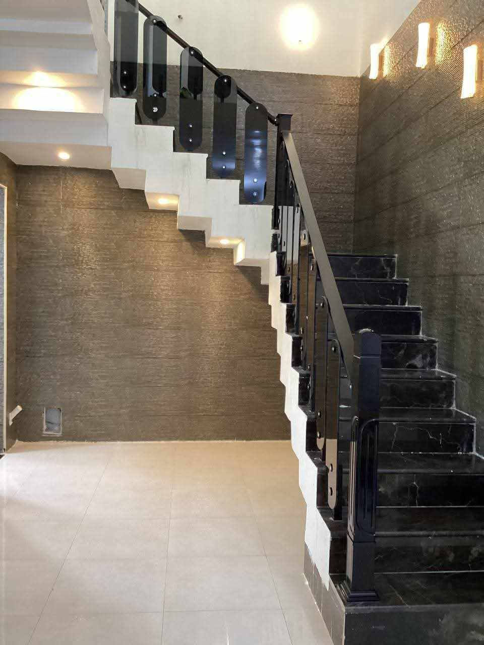 بيت طابو زراعي مساحة 250 سند 25 يتكون من ثلاث غرف نوم طابق ونص البناء طابوك السقف صب البناء درجة اولى طويريج حي الجمعيه شارع اسد الله الغالب قرب الشط خلف بيت استاذ منتظر القائممقام
ابو ايه ***********
