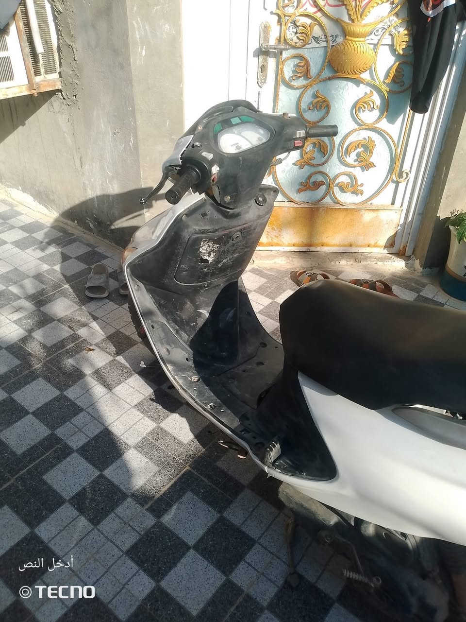 السلام عليكم دراجه البيع فراشه الدراجه نضيفه كفرات جديده مكينه خير من الله كهربائي كلهه شغاله  *********** متواجد على الفيس السعر 350وبي مجال بسيط الشراي
