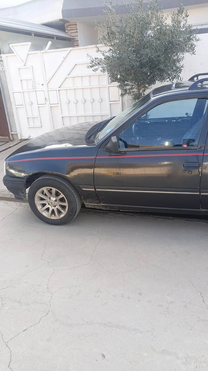 سلام عليكم اخوان عندي اوبل كاديت ستيشن موديل 1991 محرك 16 قايش عريض . محرك لا صرف لا بخار بطارية جديد . 4 اطارات جديد  شديت كابريتر جديد .ویل كروم. سنوية للغاية 2029 شهر 12 .كابون بنزين موجود سعر 27 بيها مجال قليل\ عنوان كركوك /   *********** / ***********
