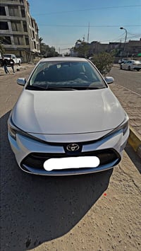 للبيع كورلا هايبرد 2025 ماشيه 19 الف كيلومتر فول فول مواصفات  سلايد فت...