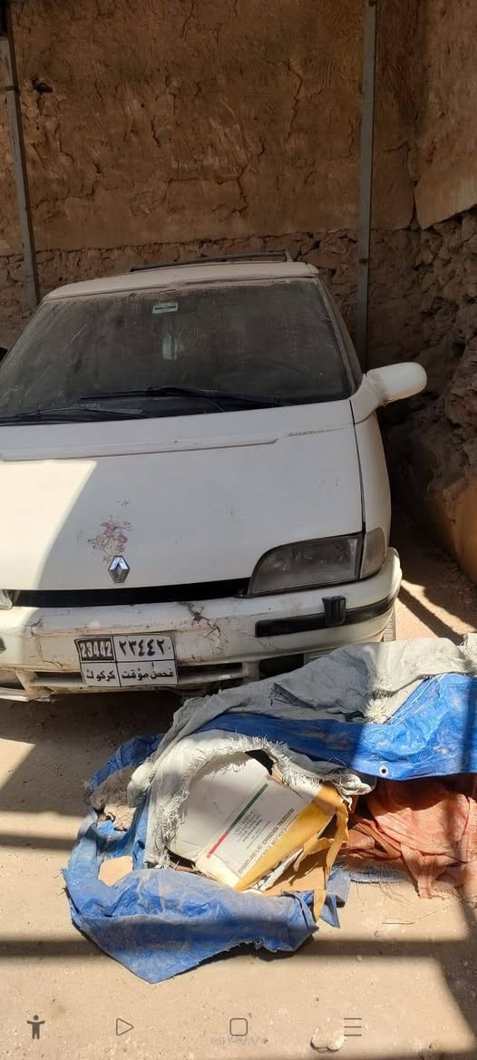 سيارة رينو فرنسي فإن صغير للبيع موديل 93 منفيست رقم كركوك مؤقت سنوية كارت اخضر مسجلة في المرور النظافة وسط محرك ستة سلندر يعمل ضمان بشرط ومع محرك اظافي اخر احتياط نفس محرك السيارة الكير اتوماتيك عاطل ومع 2 عدد كير لنفس محرك السيارة احتياط ومواد احتياطية أخرى كثيرة للبيع مع السيارة للمعلومات اتصال بالرقم ***********
