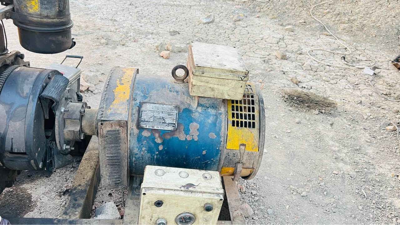 السعر مليونين و100بيها مجال قليل المكان ذي قار قضاء البطحاء للستفسار اتصال *********** 
وبخدمه الطيبين Singapore

