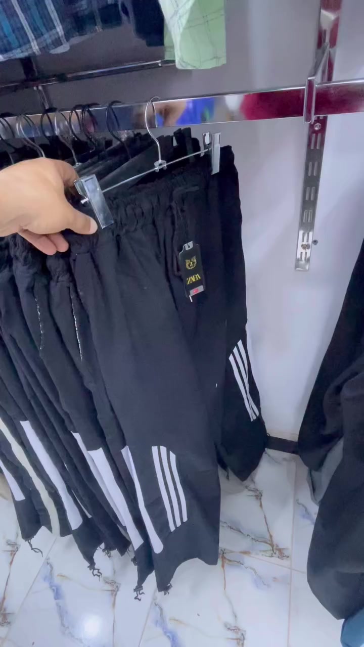 على بركة الله
فتح باله بنطرون قماش رجالي خليجي ماركات عالميه 
بجامه 110 جديد
تيشيرت جديد 
( بالات ميلانو 2 للملابس االرجالية )
عنوان المحل :- الرفاعي شارع ٤٠ المحلات الجديدة (الاستثمار) قرب مطعم مندي عدن


**إذا كنت صاحب هذا الإعلان وتريد حذفه لأي سبب، رجاءا أرسل رسالة إلى الدعم الفني**