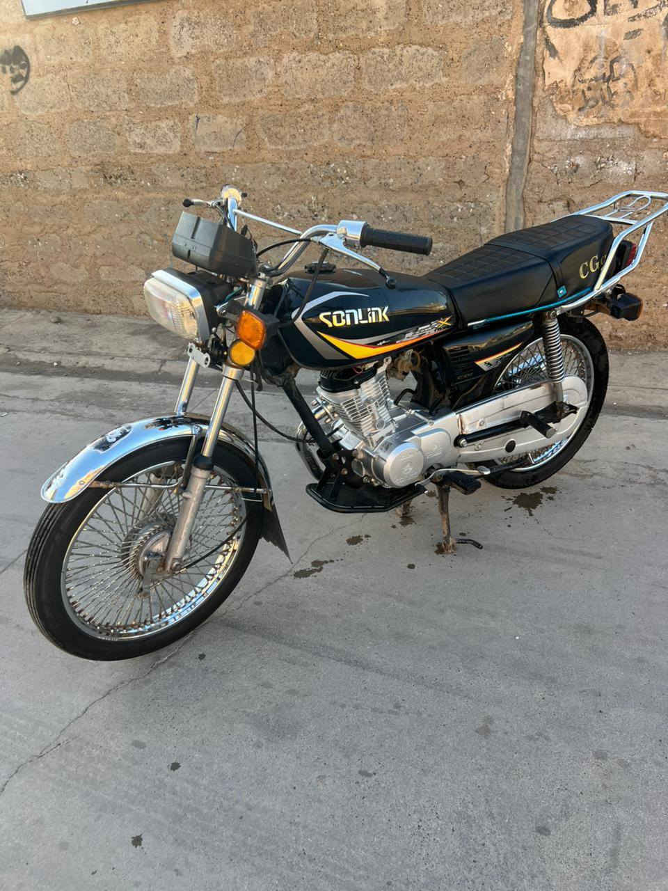 السلام عليكم اخوان ماطور للبيع موديل 23 شاديله محرك 25 كهربائيات كله شرط ماطور مكفول***********
