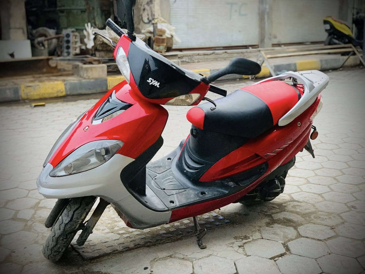 يالله السلام عليكم مستعجل علبيع درتجه سايم ابو عيون مسجل او كامل موديل 19 
تحويلك ثانيوم مكينه تمام كشر حلو كدام عينك كهربايات كلها شغاله السعر 850 او بي مجال للطيبين مكاني الرمادي شارع 17 
***********
