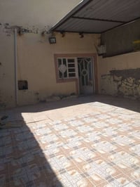 اليريد بيت ايجار موجود بحي الزهراء ورى المدرسه مال الوقف الشيعي البيت ...
