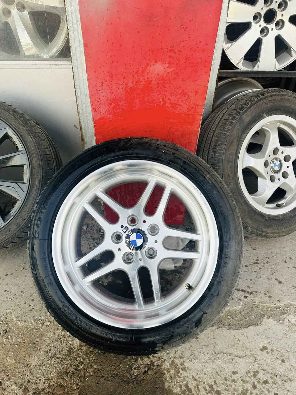 السلام عليكم
تخم m قياس 17 تو سايز نظيف جدا مع الاطارات 350$ 
تخم m قياس 18 تو سايز نظيف جدا مع الاطارات 400$ 
بغداد مجمع مشن تقاطع زيوت معرض الصفار يتوفر توصيل 
للاستفسار واتس اب ***********
