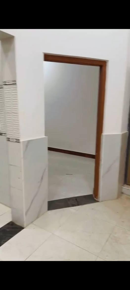 شقه طابق ارضي للايجار ابو الخصيب شارع العسكري شارع المحكمه حديثه غرفتين صاله مطبخ حمامات كاونتر مطبخ بيه كيزر ماطور تانكي مي حلو كلشي جاهزه 400 الف قفل ما ينزل سعر بعد ***********
