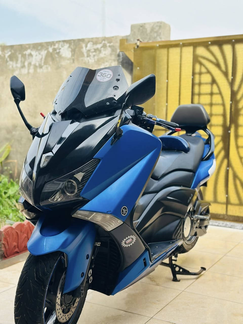 السلام عليكم ورحمه الله
T MAX موديل 2014
دراجه خير من الله مكينه مكفوله ونضافه 100‎%‎ وهاي كدامك الصور وقيم مابيه كل نقص السعر 45 وبيها مجال بسيط حگ الجيه

المكان واسط النعمانيه 

***********
