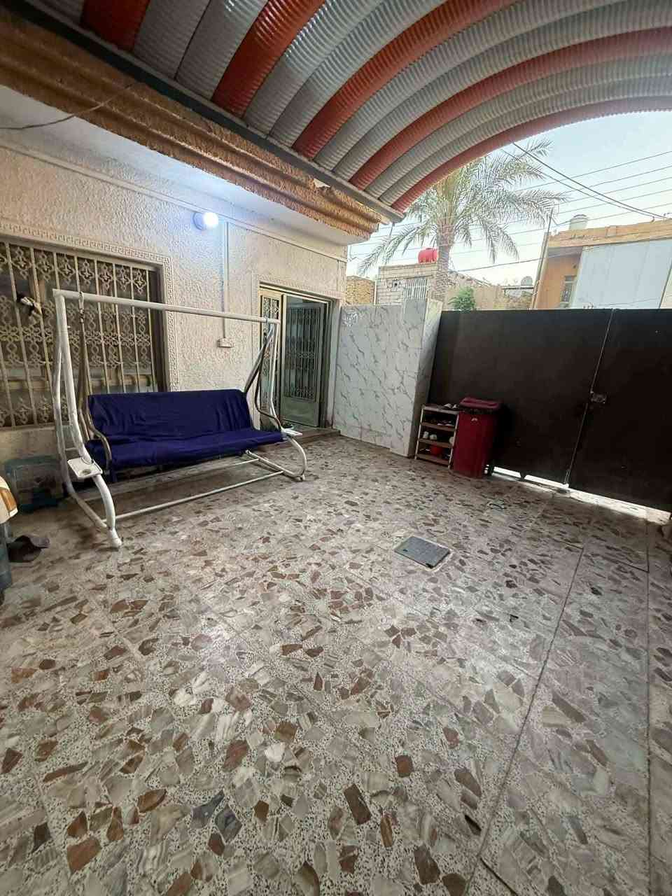 بيت الايجار  🏠 طابقين  نضيف جداً 

الطابق الاول يحتوي على استقبال وكنيدور ومطبخ وصحيات وكراج سياره  

الطابق الثاني يحتوي على غرفتين نوم  ومجمع صحيات 

الموقع  🌏شارع 80 قرب كوفي الفانوس قيمه الايجار 350

الاستفسار الإتصال بالرقم  ‎07884 375 706متوفر واتساب
