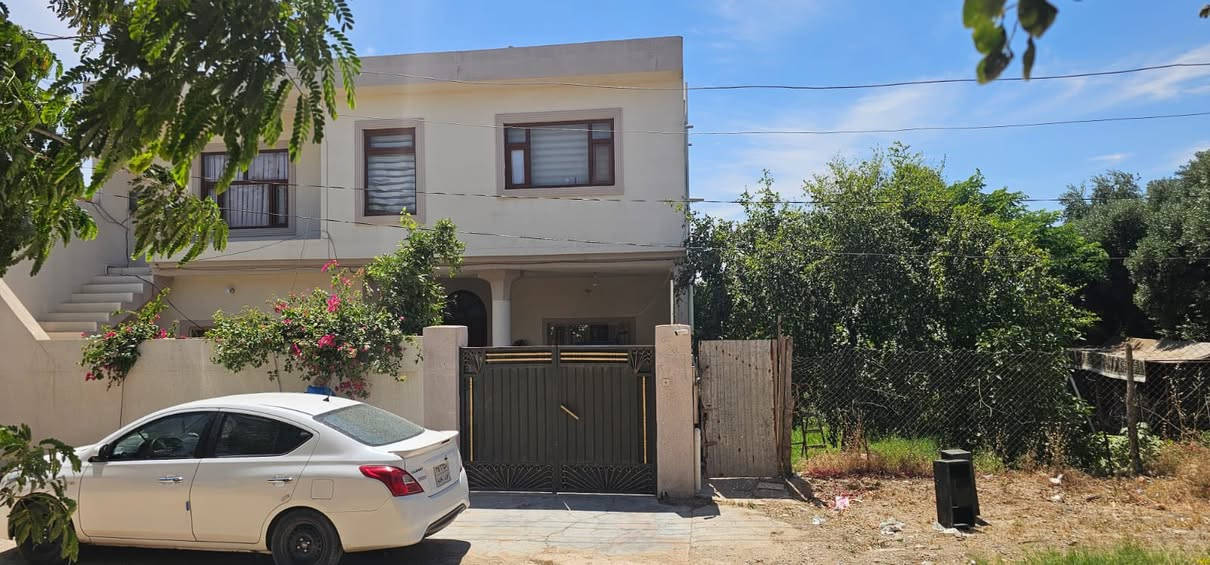 🏘🏘بيت للبيع ديالى خانقين / حي رمضان شارع السايدين طريق كلار خلف رزكار ابو تبريد 
طابو صرف ركن مساحة 240 متر واجهة 12 والنزال 20 بجانب البيت حديقة تابع للبيت 
طابق الاول 
1 غرفة نوم واستقبال وصالة كبيرة ومطبخ كبير حار وبارد ومجمع درج داخلي وخارجي ومجمع درج وكراج سيارة 
طابق الثاني 
2 غرفة نوم وصالة كبيرة ومطبخ كبير ومجمع صحيات وبيتونة 
فول سيراميك وطابق ثاني سيراميك وسقف مغربي 

السعر / 135 مليون بي مجال 

للأستفسار اكثر اتصال بالارقام فقط 
***********
***********
مكتب فريا موفق للعقار
