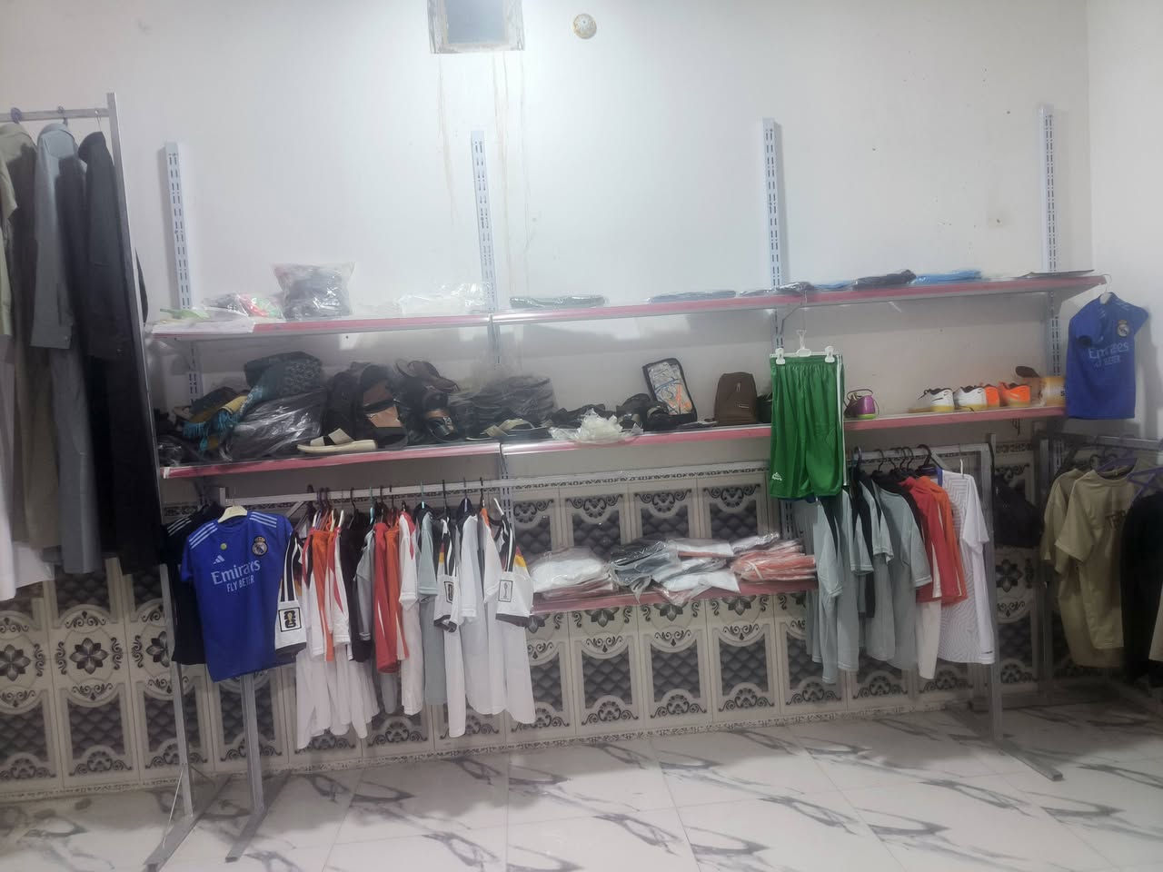 محل تجهيزات رياضيه للبيع مكلف بل نشر اليريد يتصل عل رقم سعره مناسب ***********مكان جزيره الخالديه
