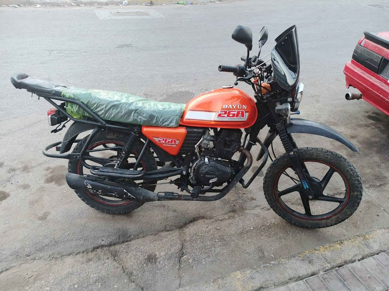 للبيع دايوان مديل ٢٢ اوراق مابيه دراجه نضيفه شوفت عينك مستعجل عل بيعته اكفل سرقه وعشائريا دراجه شلعه ومعدل مكان بغداد حي الجامعه قرب نفق الشرطه 
سعر ٨٥٠ بيه مجال قليل حك جيه للتواصل واتساب او رقم ***********
