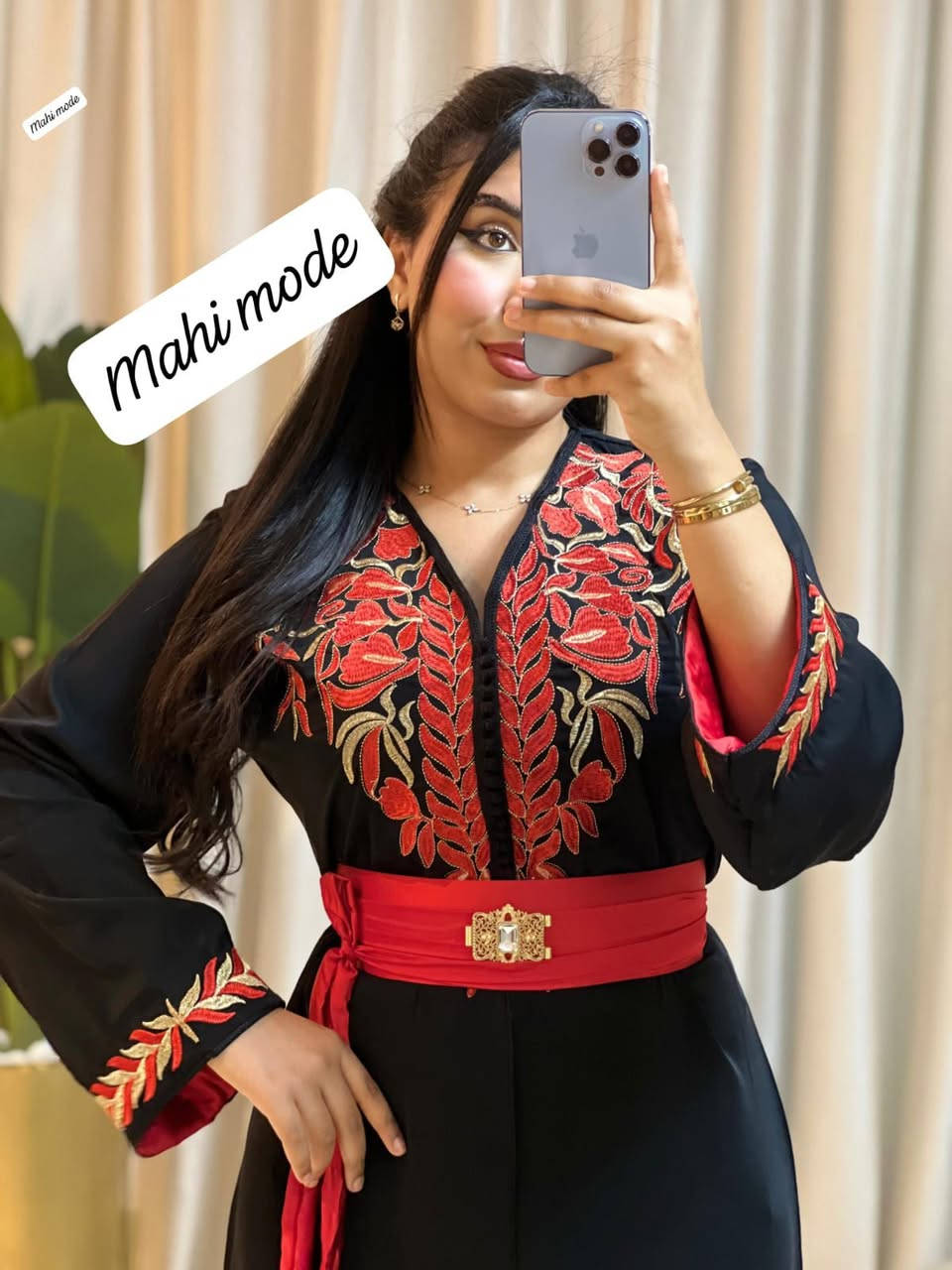 ✨ قفطان  كريب أنيق بتصميم راقٍ يجمع بين البساطة والفخامة، مزين بتطريزات دقيقة على الصدر والأكمام تضفي عليه لمسة تقليدية عصرية مع حزام أنيق يبرز جمال القوام ويضيف لمسة من الرقي. مناسب للمناسبات العائلية والسهرات الخاصة
 ولكل من تبحث عن الأناقة والتميز. 
 متوفر بالوان صيفية  مميزة 
تناسب جميع  الاذواق 
،،L xl xxl
🤩🤩🤩


**إذا كنت صاحب هذا الإعلان وتريد حذفه لأي سبب، رجاءا أرسل رسالة إلى الدعم الفني**