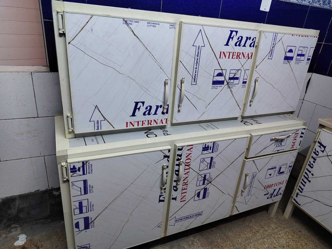 السلام عليكم كاونتر متر ونص غير مستخدم رايدة ١٥٠ الف 
مكاني حي الداخلية للتواصل عل الرقم ***********
