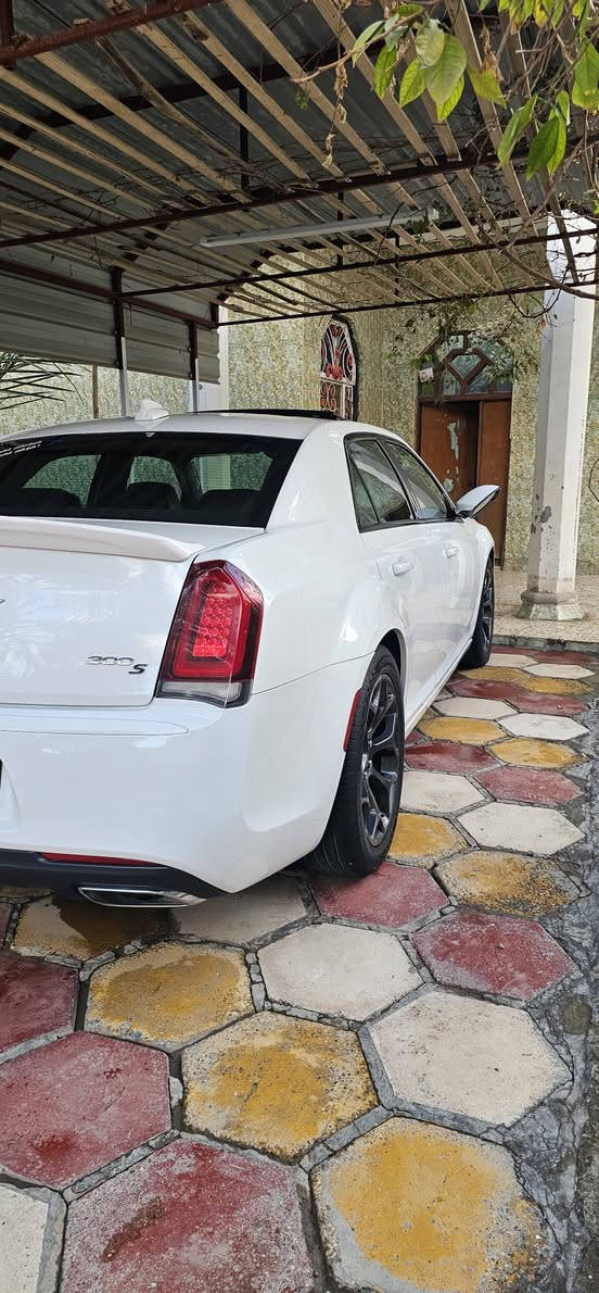 ✅️كلايسلر اوباما موديل 2018 S
✅️ رقم بغداد دولي جديد مع سنويه جديده 
✅️ وارد كندي حجم المحرك: 3.600 
✅️ تو ويل 
✅️ ايرباكات: سليمة 
✅️المسافه المقطوعة 72 الف ميل mi
 ✅️ شاشة كبيرة
✅️  كامرة خلفية
✅️  تحكم استيرن 
✅️ تحديد المسار للقيادة الذاتية 
✅️ بانوراما 
✅️ كشنات جلد S كهربائية + تدفئة 
✅️ ويل  عنكبوت 20
✅️ تبريد جاهز 
 ✅️ لايت زنون
✅️ سبايدر خلفي 
✅️ بصمة تشغيل 
✅️  بصمة أبواب 
✅️ تشغيل عن بعد 
✅️ شفتات استيرن 
✅ ️هيتر بالمرايه  
✅️ هزه جديده تخم تاير السياره جديده احلى من الصور السياره جاهزه وخير من الله مكينه كير كفاله 
✅️الضرر خشم الجاملق موضح بالصور تبديل جاملق الايسر مع البنيد الغود السياره سليمه السياره بالكامل سليمه تحويل ثاني يوم المكان البصره قضاء المدينه رقم الهاتف ***********
✅️السعر 265 ورقه وبيها مجال حق الجيه والله يرزق الجميع
