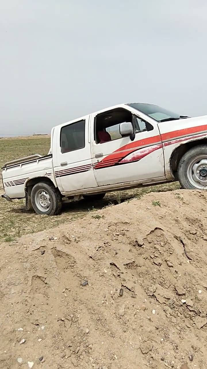 السلام عليكم بيكم نيسان 93 رقم ذي قار محوله للبصره مدفوع الوصل مكينه وكير وشاصي كفاله السياره خير من الله  43السعر مكان الزبير ***********
