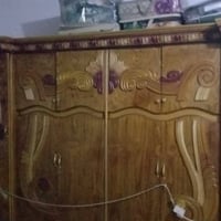 غرفة نوم • ميز تواليت مكسور • جرباية مكسورة