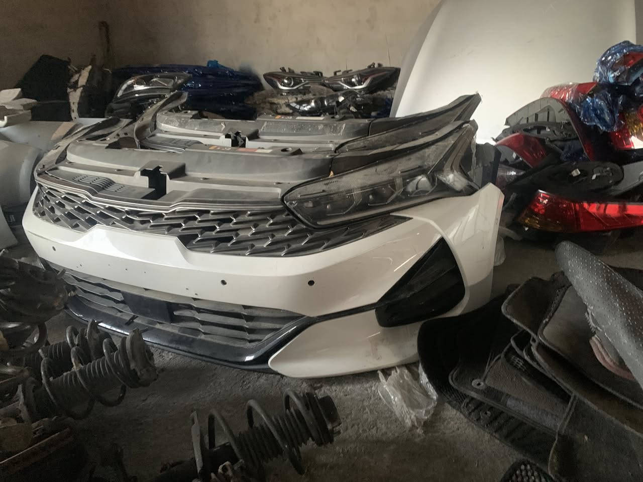 بسم الله الرحمن الرحيم 
تم وصل حاوية جديده قطع غيار كوري 
أسعار مناسبة وقطع غيار اصليه تفصيخ 
للأستفسار ***********
العنوان السماوه تقاطع قضاء الوركاء
