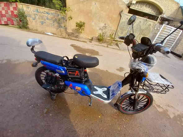 يا الله سلام عليكم شباب عندي دراجة شحن للبيع حجم 20 موديل 2023 بطاريات قبل شهر بدلتهن عقل جديد  ملف اشاير شغاله كفرات تايرات جوبلس سرعه 100 كشن جديد كهربائيات كله شغاله نقص لد لايت عالي السعر 260 بيها مجال مكاني بغداد سريدات القديمه مقابيل منطقة ثعالبه ***********  الاستفسار
