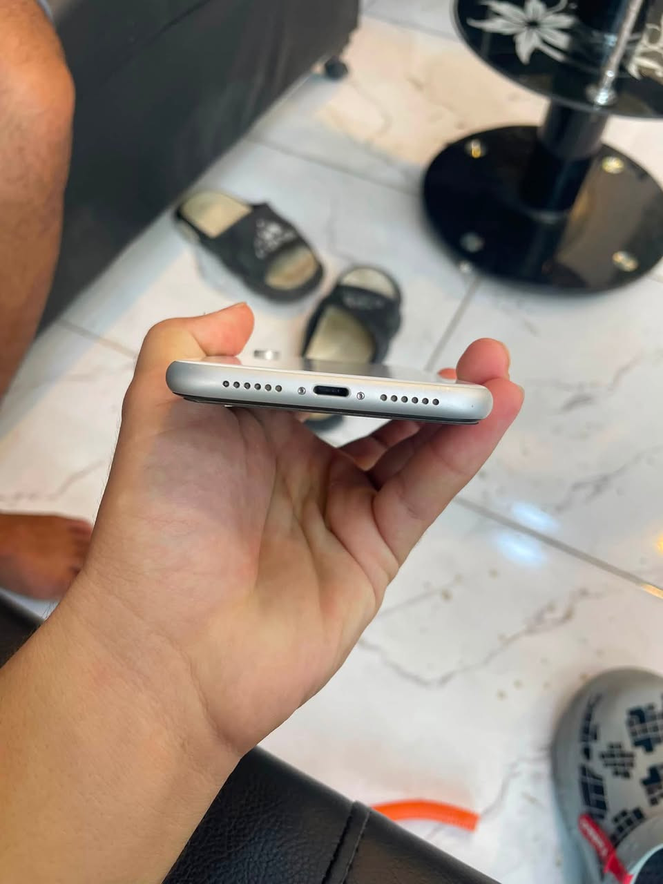 XR
كبس مامفتوح كله بلادي جهاز كلش نضيف 
فيس ايدي شغال 
225 الف 
***********

