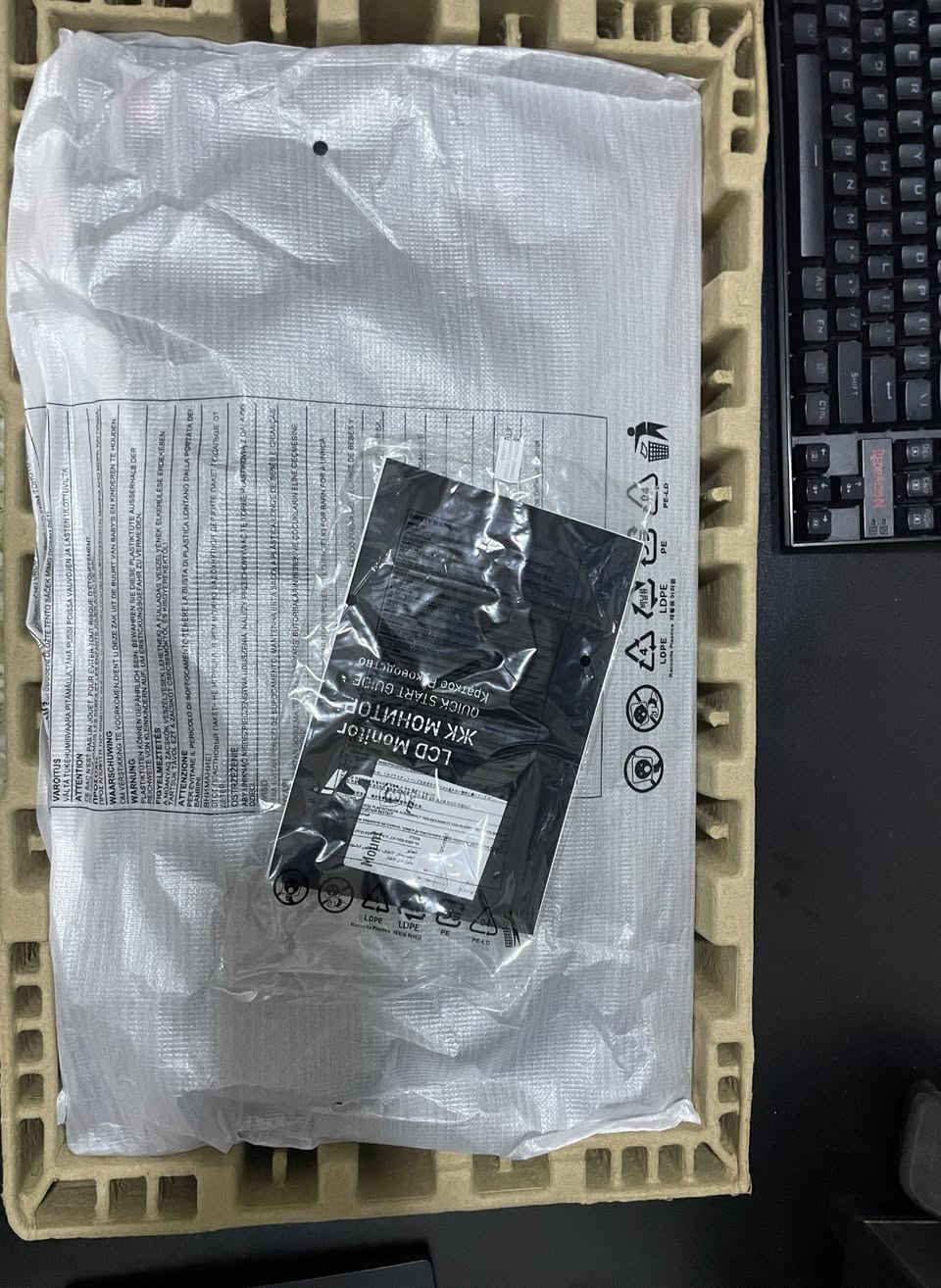 سلام عليكم شباب
من رخصة ادمن 
شاشة للبيع   مستعملة MSI MAG 256F
حجم 24.5
بنل IPS
تردد 180hz
مابيها اي مشاكل لا ديد بكسل ولا كسر او شي ثاني بحالة ممتازة 
ملحقات كاملة محولة طاقة و كيبل Display Port 
 سعر نهائي ١٥٠،٠٠٠ الف دينار بدون معاملة فدوة اخوتي انتو  
مكاني بغداد عامرية


**إذا كنت صاحب هذا الإعلان وتريد حذفه لأي سبب، رجاءا أرسل رسالة إلى الدعم الفني**