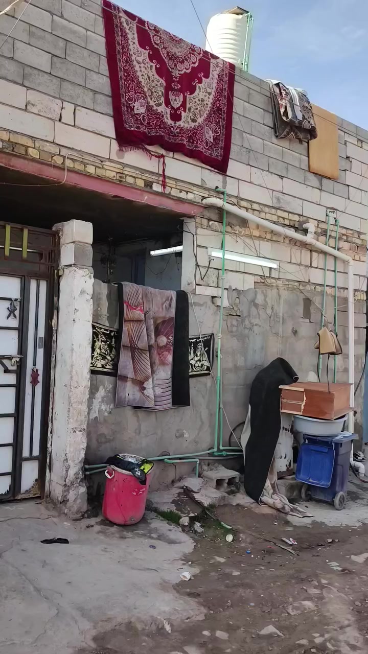 بيت لبيع قرب مدرست جميل
كل لخدمات موجوده ***********
