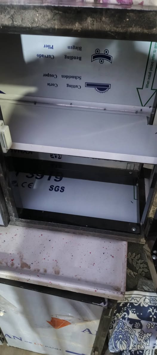 السلام عليكم
كاونتر قطعتين سنك مرمر وملحق ثلاث أبواب استعمال قليل 
مكاني بغداد الشعلة لا يوجد توصيل ***********
