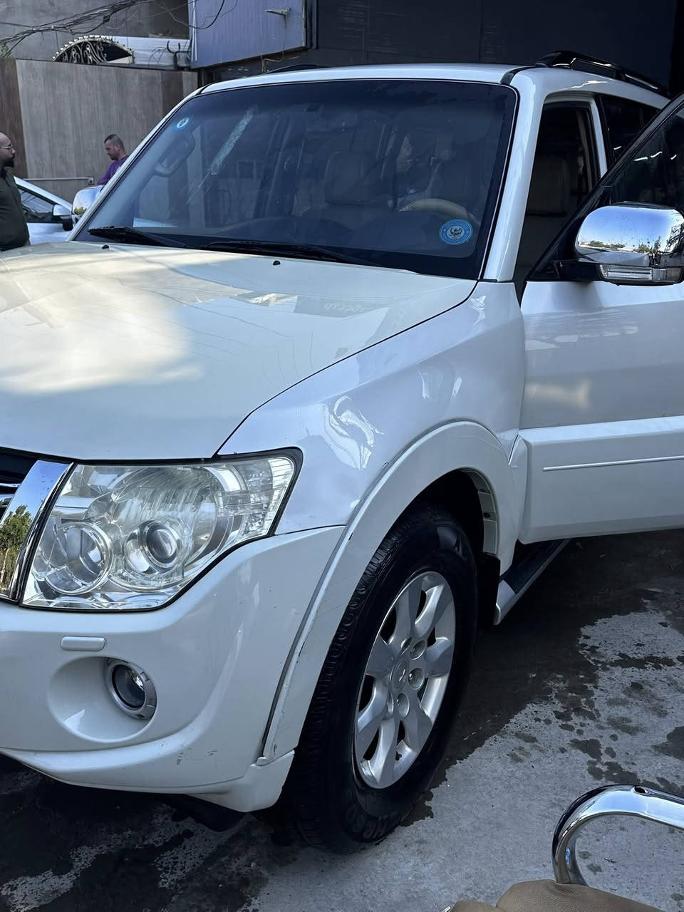 السلام عليكم 
باجيرو 2012 فول 
بيه بنيد تبديل ماشيه 151
محرك مفتوح 
سياره بدون نقص 
سعره 142 وبيه مجال 
***********
بغداد السيديه
