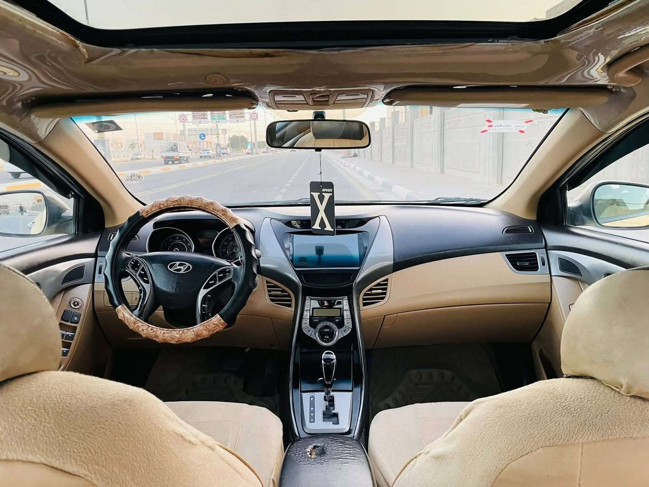 السلام عليكم للبيع هونداي ألنترا موديل 2013وارد امريكي حادث بس جاملق بدون دواخل شرط ولباقي مكفول كفالة عامة اليبل واحد مواصفات فول فتحه تحكم ستيرن بصمة شاشة كامرة كشنات كهربائي داخل بيجي تبريد بيانو نضام ايكو سيارة جديدة وجاهزة  من كلشي  تبريد ثلج حدادية تخم تاير  كير ومكينة 1800  دوش  مكفولات وسنوية الغاية  2030 هية وغرامة مصفرة خط وبحث كربلاء  بغداد  سيارة احلة من صور السعر105 الاستفسار *********** مكان السيارة كربلة
