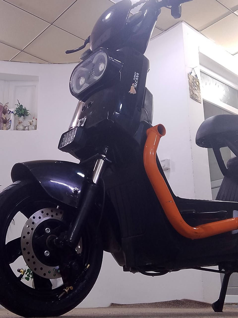 السلام عليكم للبيع دراجه شحن نوعية ام عيون فولل مواصفات بصمه تشغيل عن بعد وكارت وسويج لد قوز قزح ملون كهربائيات كله شغاله 4بطاريات بشرط و4سرع استعمال قليل مكان شقلاوة والشراي اجيبه اربيل رقم الاتصال ***********سعر مناسب 380بيه مجال بسيط
