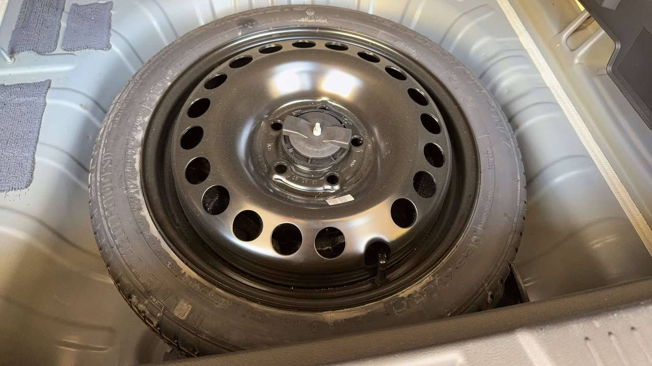 سلام عليكم شوفرليت تراكس امريكي موديل 24 رقم اربيل 
ضرب بس بنيد صور حداث موجوده مكانه قادسيه 
موصفات 
 تدفئه تبريد 
كشنات تدفىه تشغيل عن بعد.
تحكم ستيرن 
شاشه كبيره بلوتوث 
كامره خلفيه 
رادار تحديد مسار سعر 137 
ستفسار ***********
