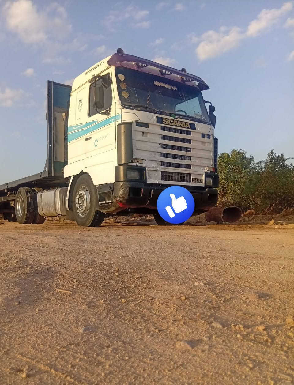 سلام عليكم سكانيه بطه 43رقم واسط  مكينه8 وكير3+3 وشاصي مكفولات تبريد سبلت سياره جاهزه  مكان بصره طريق سفان رقم الهاتف ***********
