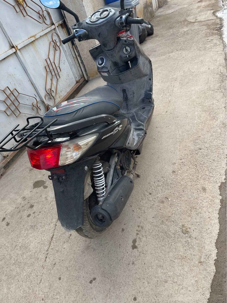 السلام عليكم 
من رخصه الادمن. سكنس فحل ياباني للبيع
قبق نفخ كهربائية كلها شغاله 
تايرات جدد
الدراجه نوزل خطين 
الدراجه كامله مكمله
السعر800وبيها مجال  🛵
العنوان - بغداد /قرب جزيرة بغداد السياحية 
الشراي يتصل
*********** بغداد, العراق
