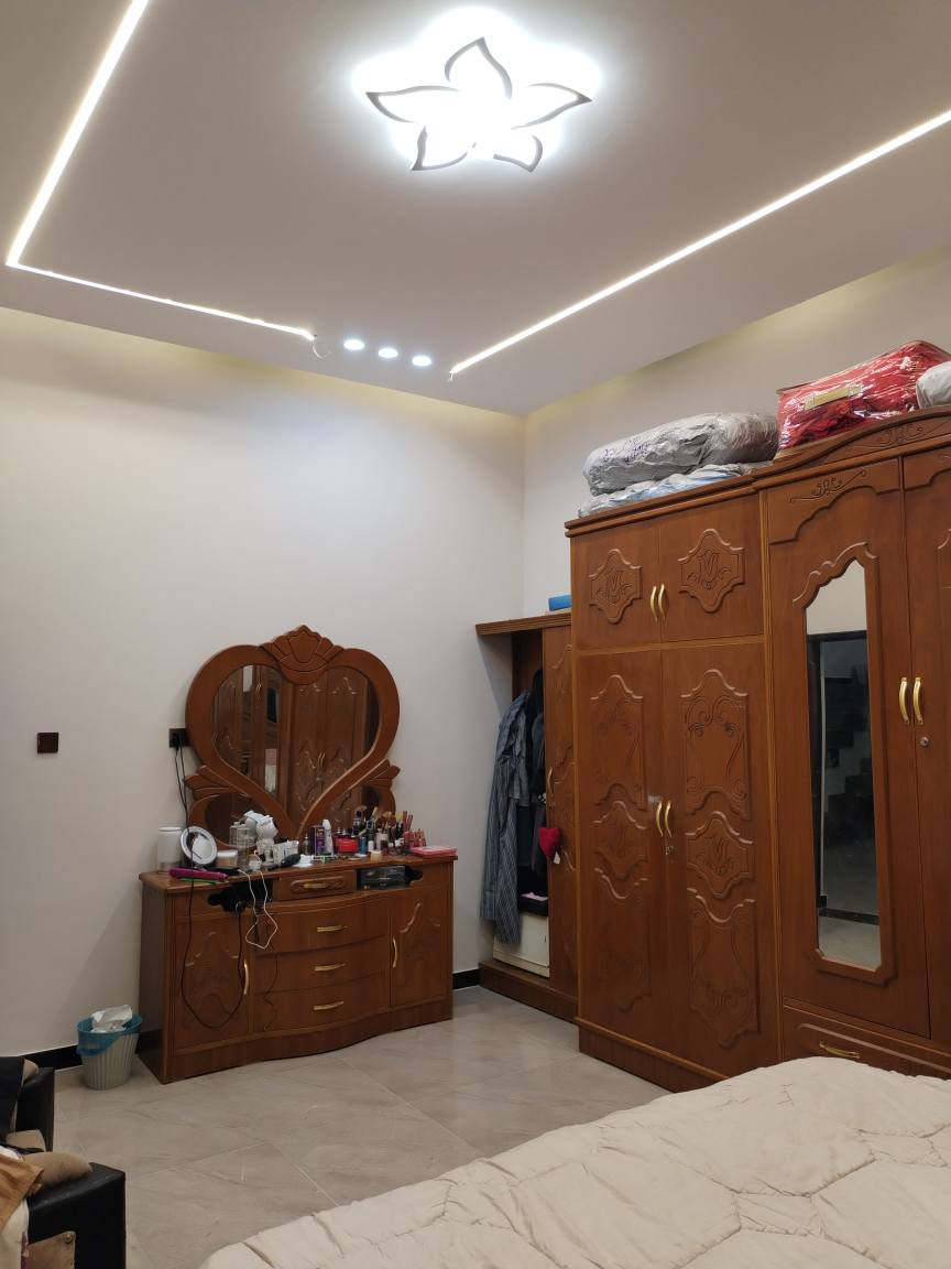 السلام عليكم
بيت جديد درجة أولى

موقع ممتاز في وسط البصرة

مناوي لجم خلف المطحنه ومستشفى ومدارس الفرهيدي

 ثاني شارع يبعد عن الشارع الرئيسي اقل ١٠٠ متر

منطقه حالياً قيد العمل تبليط وخدمات

بيت جاهز مجهز من كل شي

عوزه فقط صبغ واجهة

بناء طابوق

الصور واضحة

شرط كل شي بي درجة من أبواب تفصال صاج

من ابواب المنيوم كلها مقطع ٥٧

حديد كلها تفصال هندسي ٤ملم

سقيفه درجة أولى

ارضيه بورسلان

تاسيس ماء تركي خلاطات دفن تركي

مجاري درجة أولى 

كهرباء دفن كلها الفنار سعودي مع ايرث 

لدات كلها بريطاني مو منا مشريهن

ثريات مع البيت

مراوح ذكيه مع البيت عدد ٤

سبالت ٥ مع البيت كلهن ع الفحص

٢ طخم قنفات مع البيت واضح بالصور

مساحة ١٦٠ متر

واجهة10 نزال 16

طابق واحد عالي عن الشارع

غرفه عدد٢

الكبيره 5.25x4 مع حمام سويت

الصغيره 4x4

استقبال 5x4

صاله كبيره ع عرض البيت

مطبخ 5.25x4

 حمام مشترك داخلي 1.25x2.60

حمام خارجي مشترك ايضاً

درج مرمر محجر تركي

طرمة 7x3

جزامة خارجية واضحة

مخززن قناني غاز خارجية دفن

ماطور ماء ايطالي + ٢ تانكي اسأله + حلو 

خط انترنت دفن

كامرات مراقبه دفن

كهرباء ثري فيز

مي ٤ خطوط حار بارد حلو مباشر

حمامات مطبخ سيراميك

حتى بيتونه مسويها جبس وبيها ثريه

نقاط سمارت ذكيه تحكم في الاناره حسب التوقيت

سمارت للتلفزيون تحكم اطفاء وتشغيل صوتي

اليكسا مع البيت

وبعد هواي تفاصيل

البيت صبغ جوتن ملبوخ ومسحوب معجون كل البيت

مع البيت معارض بلازمه عدد ٢

رقمي *********** للتواصل
السعر ٢٠٥

طابو زراعي عراقي وكاله محكمه

قريب ع مول الخوره ٥ دقيقه مشي
