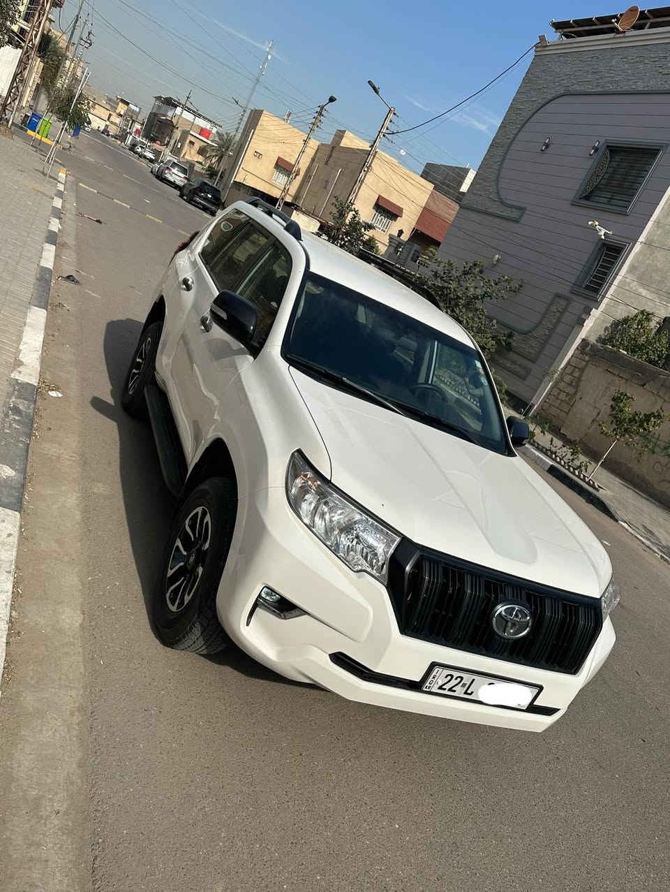 سلام عليكم 
للبيع برادو موديل 2018 مواصفات TXمرغوب 
سياره كفاله عامه من البارد و الصبغ 
سياره جديده ماشيه 58 الف حقيقي 
مري شفط 
جام اوتو 
تخم تاير دلوب جديد حجمه 18 
فور ويل 
كير اوتماتيك 
7 ركاب 
مكان السياره بصره معقل 
سعر السياره 350 و بيه شوي مجال 

هاتف 📞 
***********
