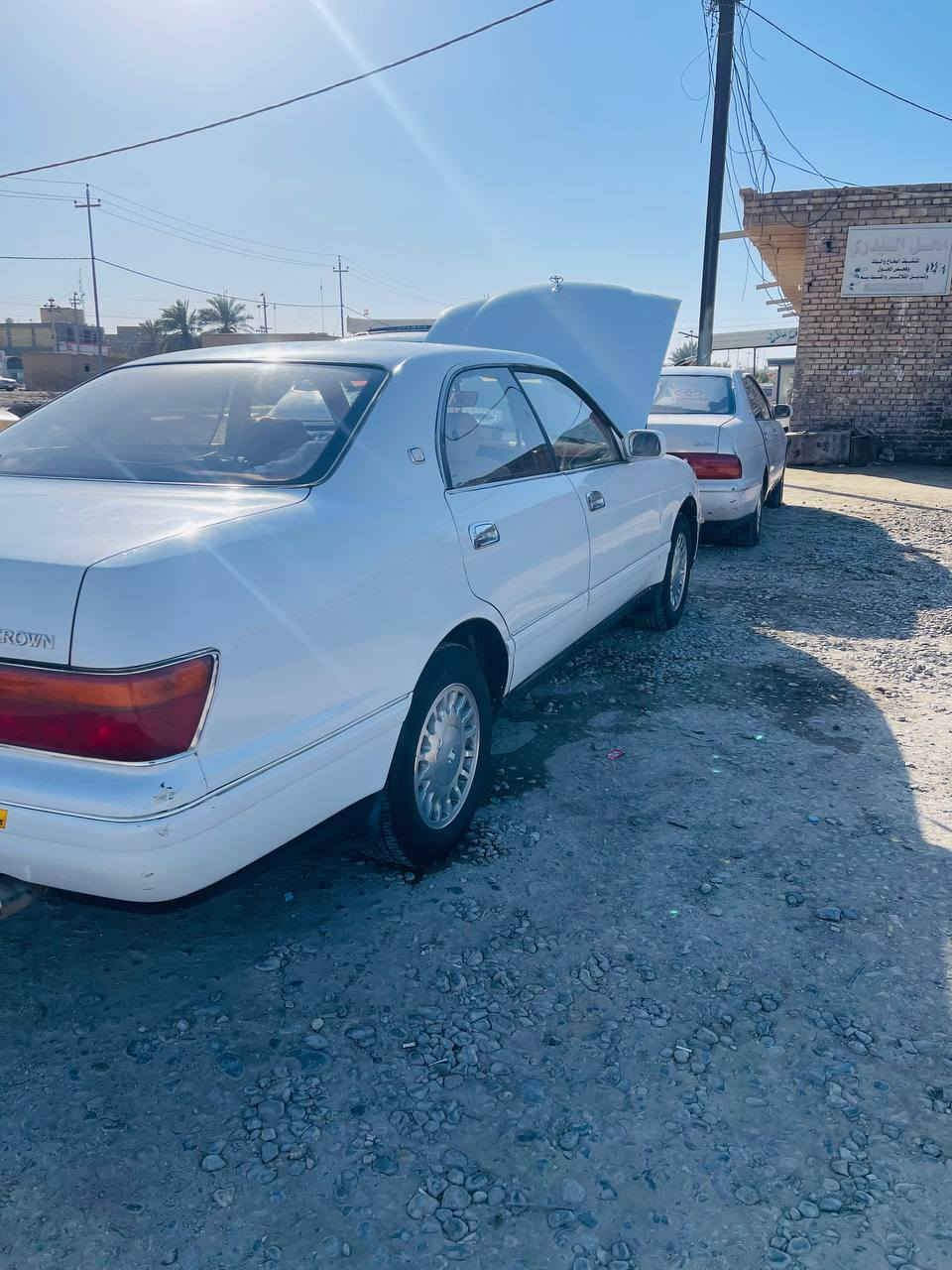 السلام عليكم للبيع بطه موديل ٩٣ جاهزه مكينه كير حداديه تبريد تخم تاير هزه وسنويه جديده مكان السياره واسط قضاء الحي السعر ٥٨ وبيه مجال 
***********
