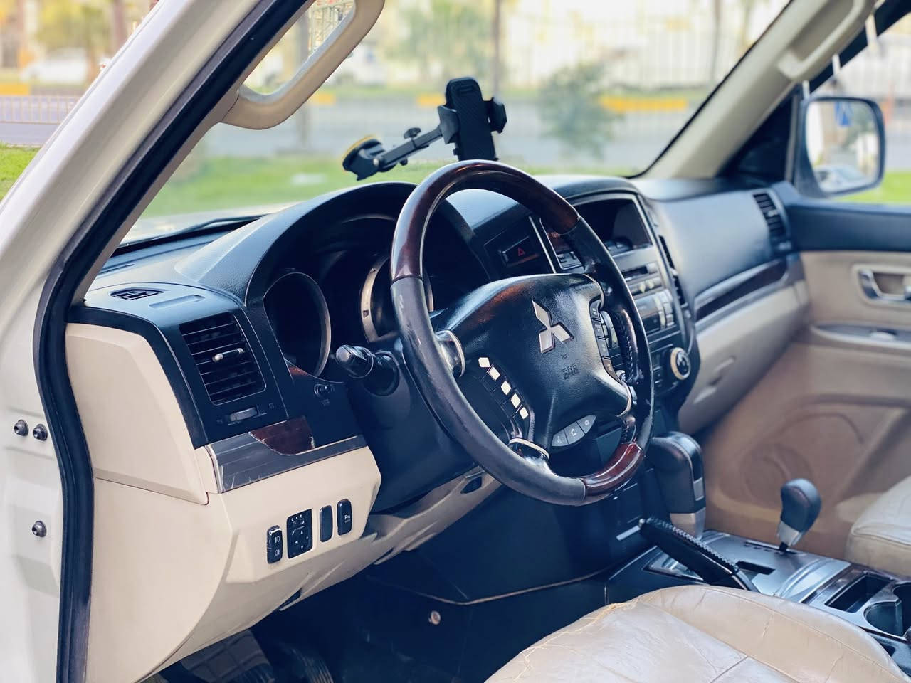 باجيرو حبتور 2010خليجي كفاله عامه ضربه وصبغ وتبديل فول مواصفات فتحه مري شفط كشنات جلد وكهربائي دمام تحكم استيرن حساسات خلفيه زراق لايت  اشاير بالمري محرك وكير مكفولات سياره جاهزه حداديه تخم تاير تبريد تدفئه 6سلندر 7راكب 3قطع تبريد السعر 144رقم بغداد للاستفسار ***********مكان كربلاء
