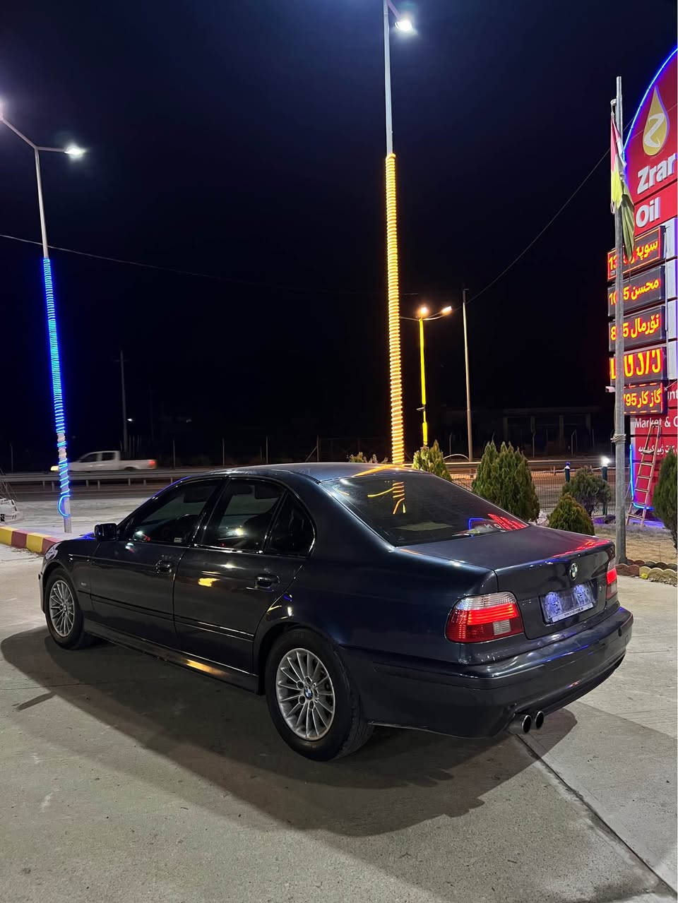 سلاو خوا له هه موو له يك. مئم e39 بؤ فرؤشتن مؤدئل 2002 فول فول به س سله يت نيه بيله ت ئمه سه قف ره ش بيله ت مه كينيه 525 گئرو مه كنيه به شه رت  ساره كه حيجام سبوخ نيه به س من ده ي فرؤشم به حيجام سبوخ بئ لئده ران 2019 داخيل بويه ما سه فات گوشين M گوشين كارباي  يته ر جار تاو ولي لؤكي له ژيره بؤ سه خر *********** 📦✅ أربيل, العراق
