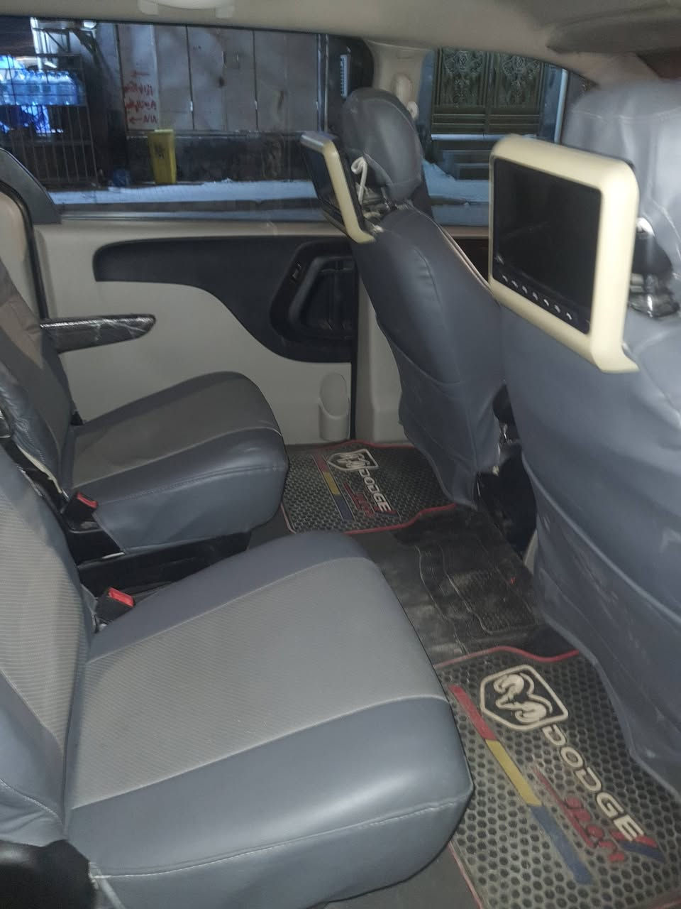 دوج كرند كرفان موديل ٢٠١٦ وارد أمريكي ثلاث قطع تبريد سنويه جديد رقم نكلينزي بسمي مكان السيارة البصره تلفون ***********
