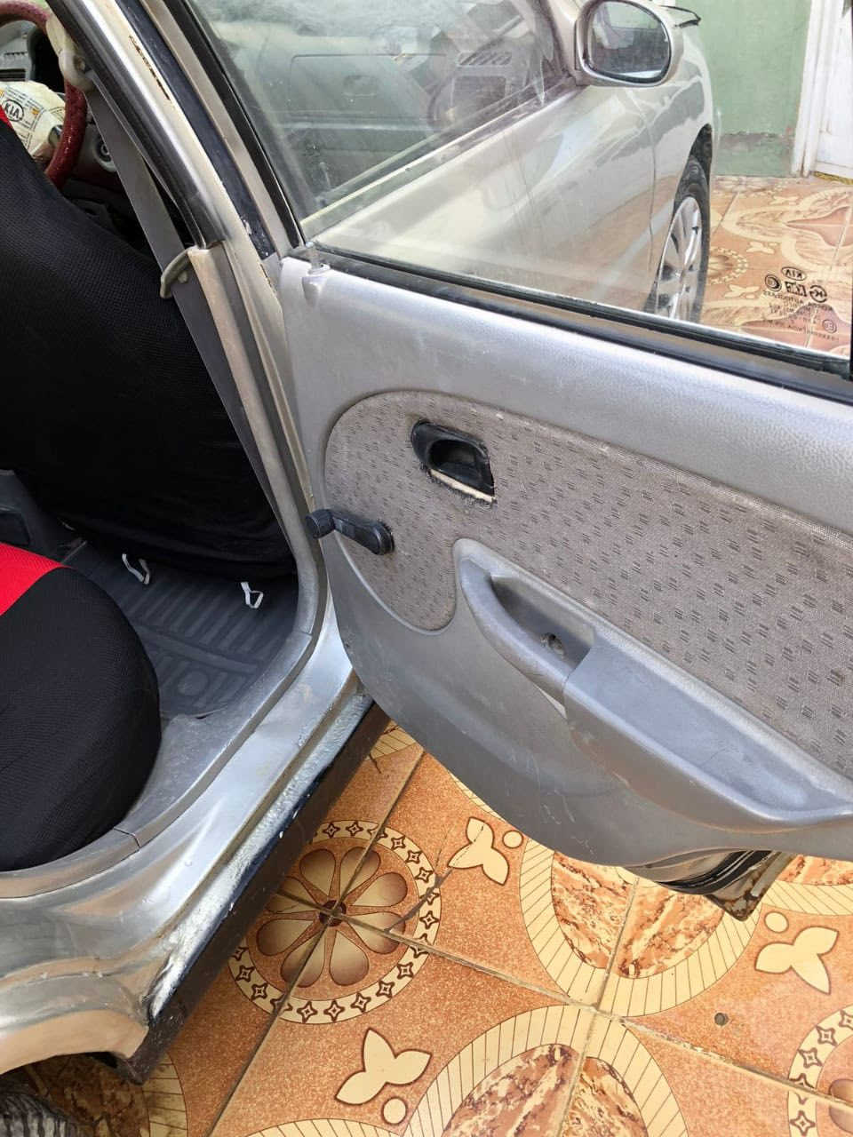 كيا ريو. موديل 2003 
رقم صلاح الدين. 
السعر 39 
وباقي التفاصيل على الرقم 
***********
***********
