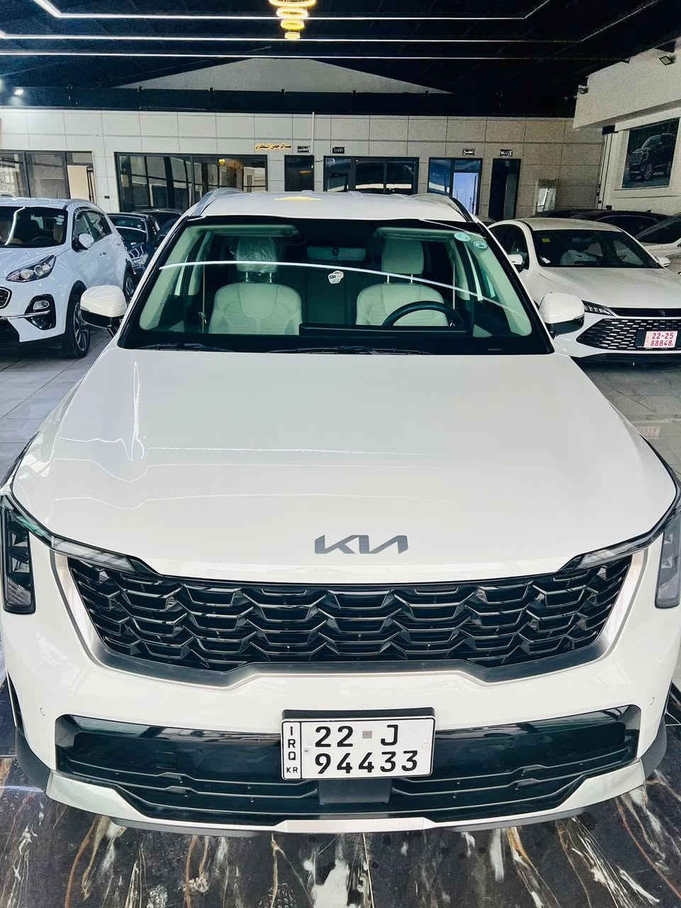 سورنتو موديل 2025 مكينة 6 سلندر ماشي 40 الف فول بلا بانوراما بلا حار بارد اخذتها زيرو باسمي فقط صار بيها بارد بالباب الخلف السايق وسعر مناسب الاتصال على الرقم ***********
