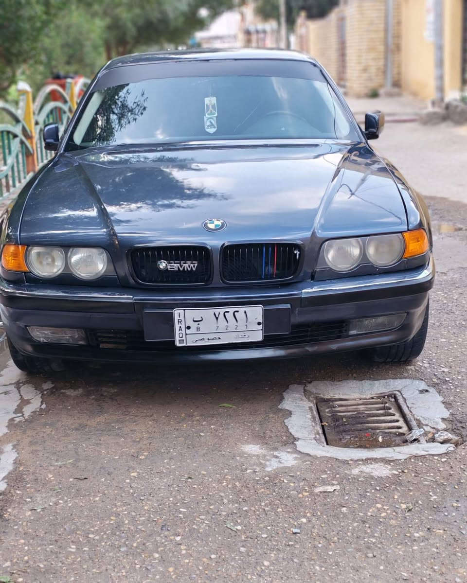 خفاش موديل 96 محدث بجم 2000
مكينه 8/ 730 اصل 
كير محرك كفاله 
مصبوغه عام جماليه 
رقم بغداد مشروع وطني رقمها مميز 
سياره خير من الله نقصها شغلات كلش بسيطه 
مكاني كوت مركز مدينه 
السعر 75 وبيها مجال
*********** وبيه واتساب
