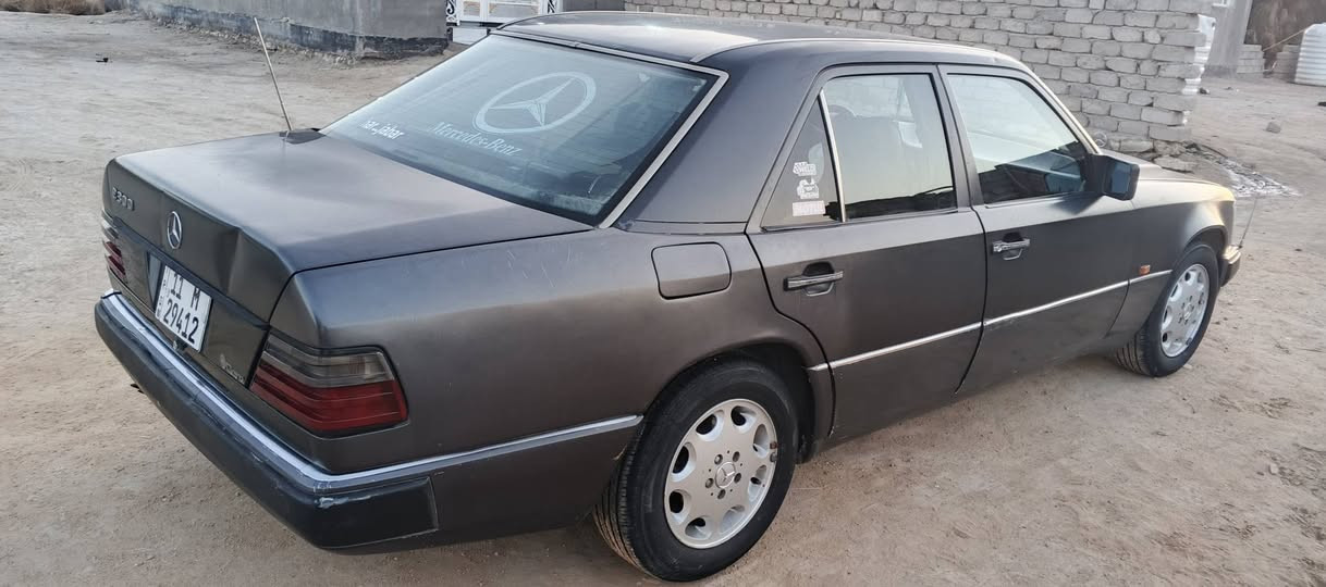 السلام عليكم مرسيدس دب ٣٠٠البيع موديل 1991 محرك اسود عنكبوت ٦سلندر   لاتصال عل الرقم ***********  السيارة رقم بغداد انكليزي باسمي السعر ٥٧ ورقة مراوس بيكم كريت ويل
