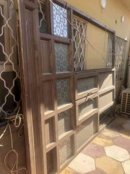 يتوفر قاطع  pvc 3*2.5  مع الباب 2*1 متر +شباك 1.5*2 + واجهه 2*2 كلهن pvc نظيفات جدا الشباك والباب غير مستخدم وبسعر مناسب  للاستفسار *********** المكان الديوانية الجزائر شارع الضغط
