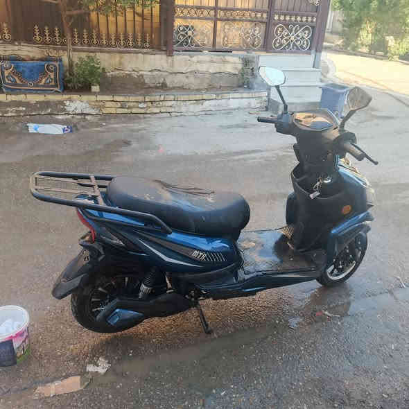 سلام عليكم دراجه شحن للبيع موديل 2025 سرعه 85 تلث نمر  دراجه اخت زيرو من شركت مويد طياره حجم ثقيل بيها صندوق دلفري مكاني  بلديات صحفيين سعر 850وبيها مجال رقم ***********
