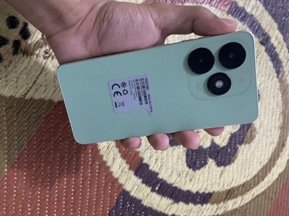 السلام عليكم
تكنو سبارك كو 2024
ذاكرة 64 عشوائية 2+3
بطارية 5000mAh
كامرة خلفية 13M
كامرة امامية 8M
للبيع السعر 100الف قفلل 
العنوان الرمادي حي البكر قرب النادي الملكي 
للاستفسار اتصل ***********
