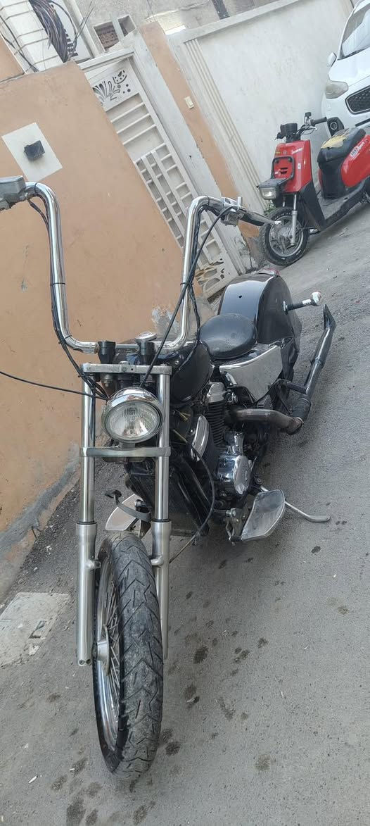 للبيع هارلي ٤٠٠. مكينة سبانة ممدودة عليهة صلنصات صوت رعب  جاهزة وين ميجعك ترايك مكاني كرادة كم سارة سعر مليون و.١٠٠      ***********
